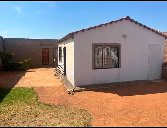 5 BEDROOM HOUSE FOR SALE IN SOSHANGUVE M